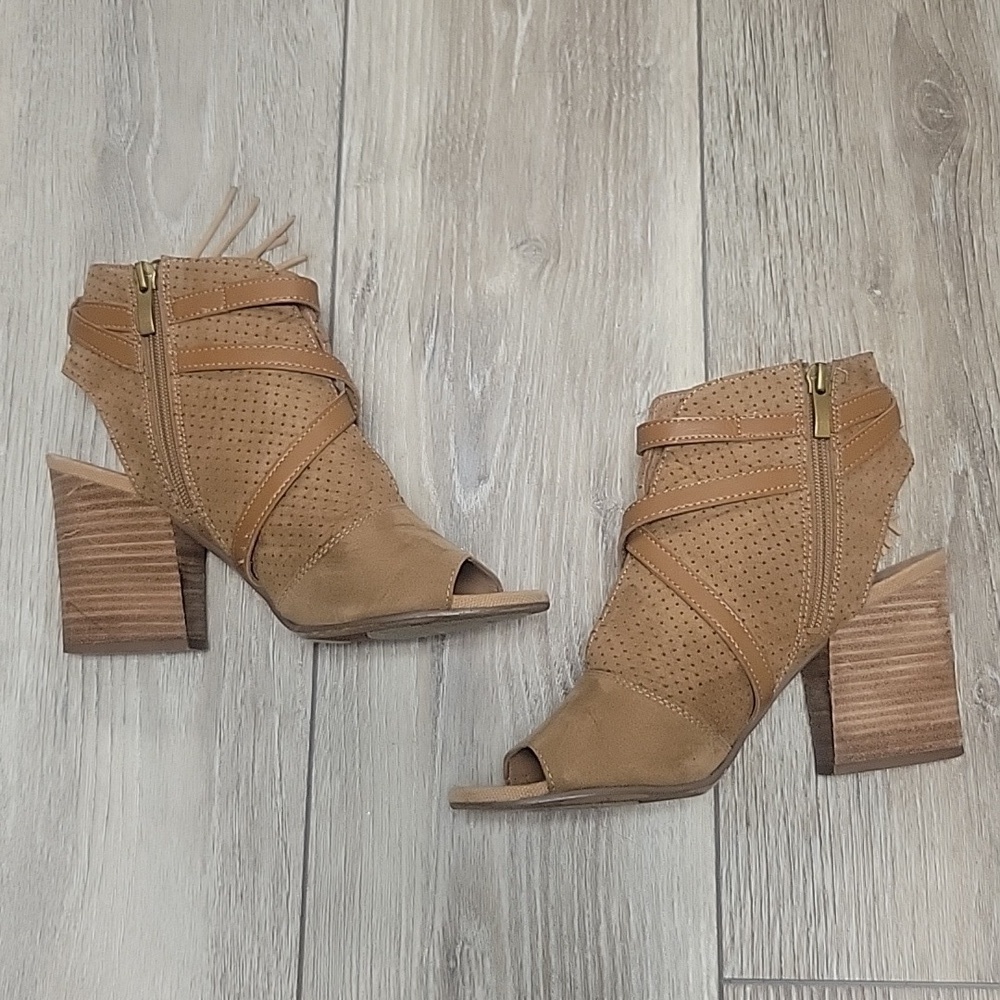 Franco Sarto Fina Tan Suede Booties Size 6 1/2 - Picture 3 of 9